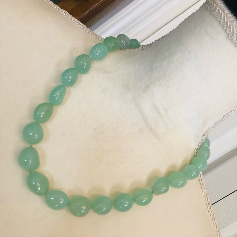 World Wide Imports genuine jadeite polished stone necklace